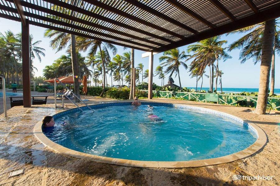 Apartamento Resort Ao Lado Do Parque Aquatico Porto Das Dunas - Pe Na Areia- Terreo Aquiraz Buitenkant foto